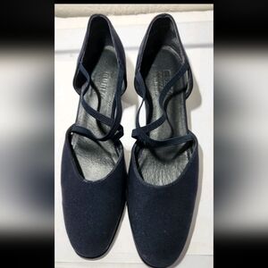 EUC Munro American Size 8.5N Navy Heel Closed Toe Cross Strap Sandals